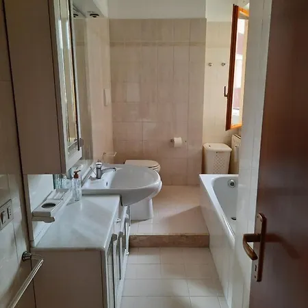 Confortevole E Ben Servito Apartment